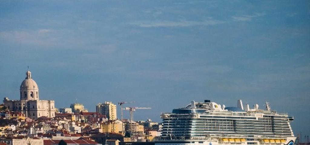Εκκένωση του κρουαζιερόπλοιου AIDAnova στη Λισαβόνα λόγω κρουσμάτων Covid-19 Εκκένωση του κρουαζιερόπλοιου AIDAnova στη Λισαβόνα λόγω κρουσμάτων Covid-19